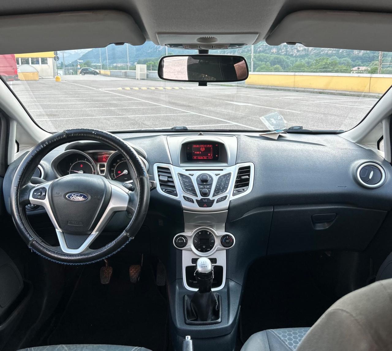 Ford Fiesta Titanium 1.2 82CV 5 porte Neopatentati