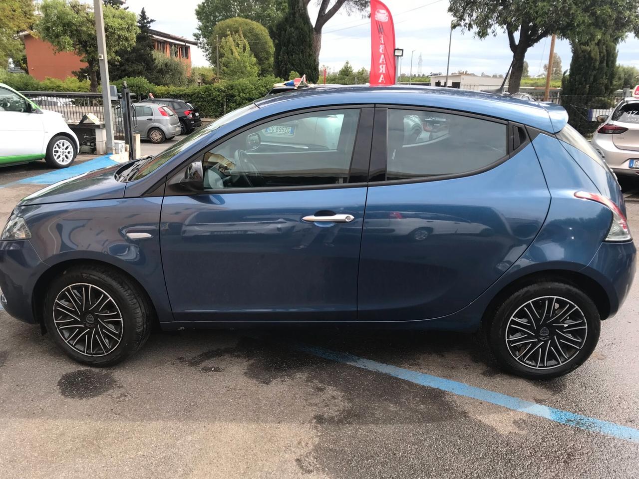 Lancia Ypsilon 1.0 FireFly 5 porte S&S Hybrid Ecochic Silver