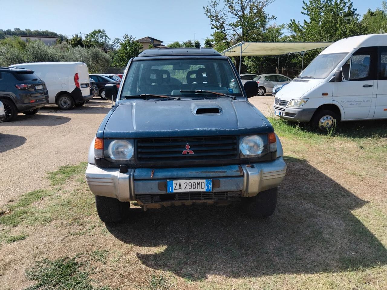 Mitsubishi Pajero 2.8 TDI MT GLS Execut. Autocarro