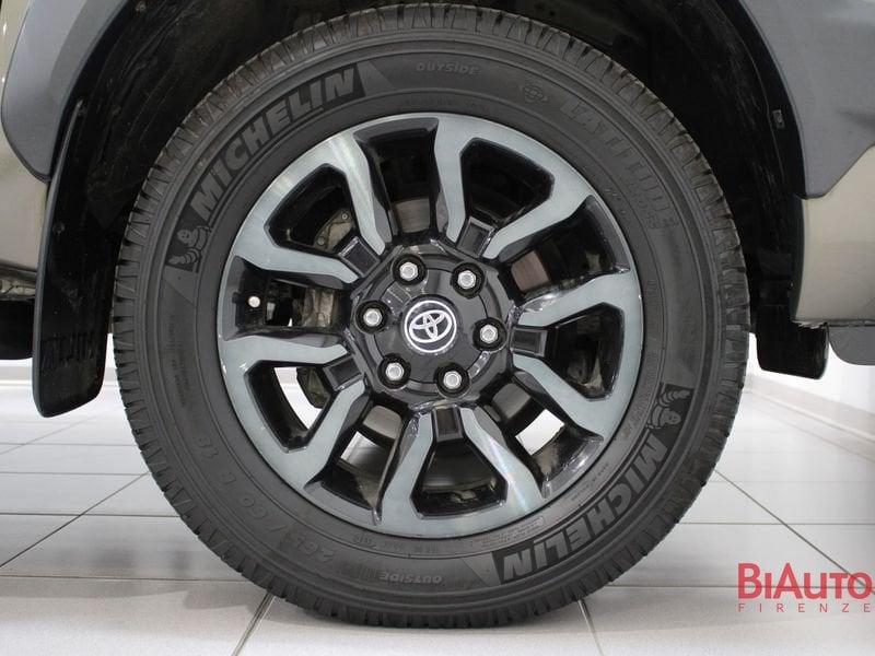 Toyota Hilux 2.8 D A/T 4WD 4 porte Double Cab Invincible