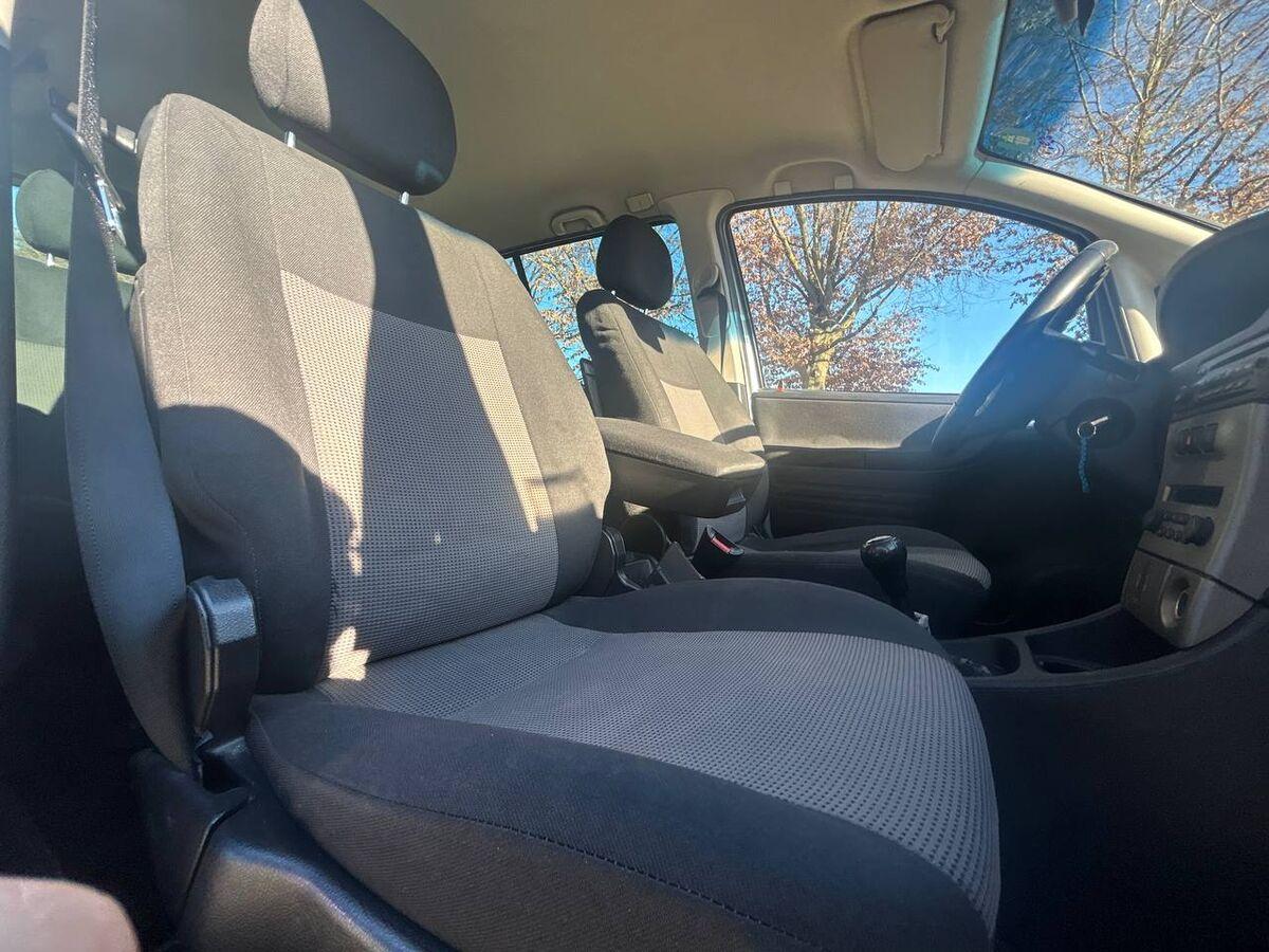 Opel Zafira Zafira 1.8 16v Sport Design 7 POSTI!