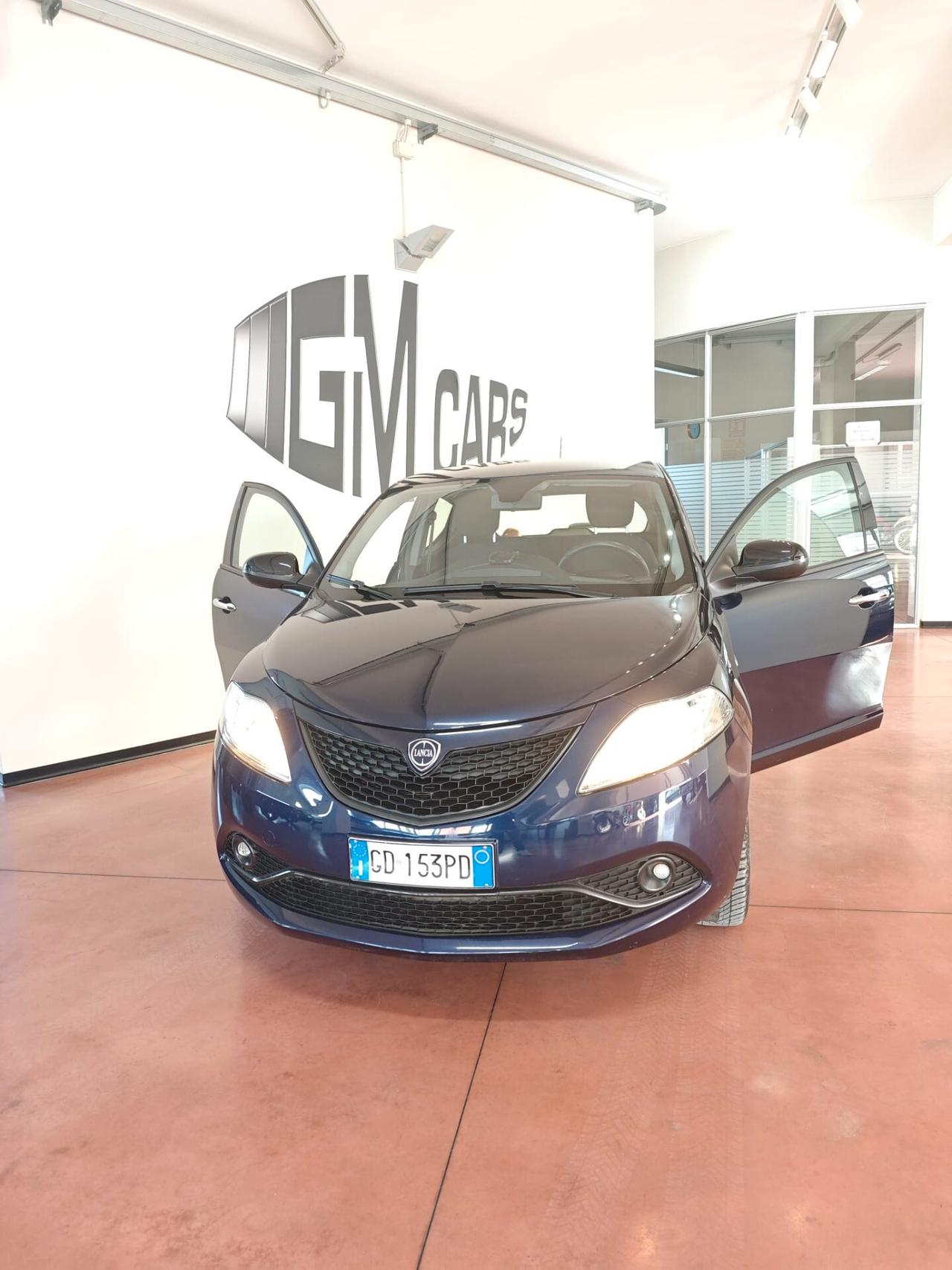 Lancia Ypsilon 1.0 FireFly 5 porte S&S Hybrid Ecochic Silver