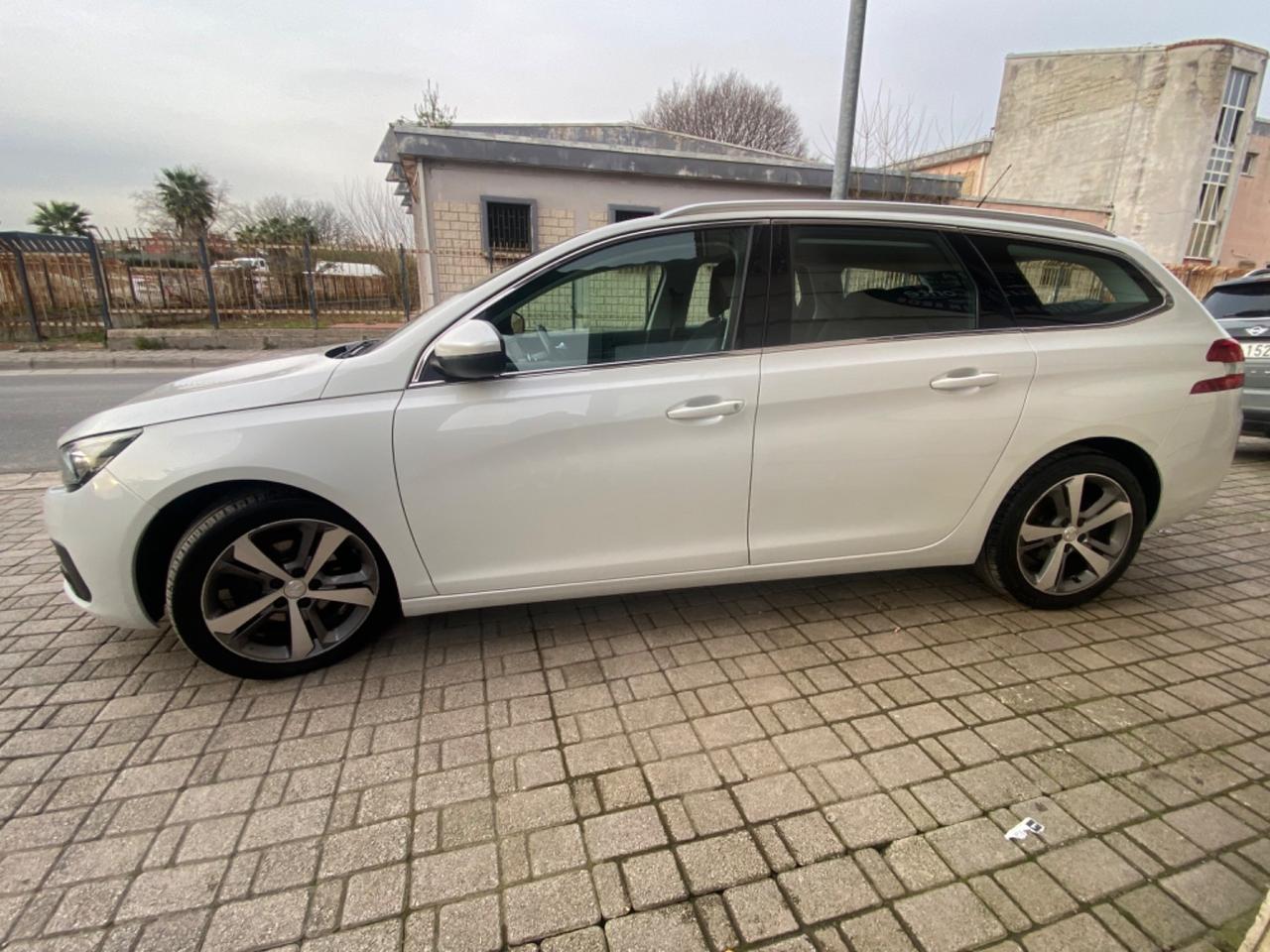 Peugeot 308 BlueHDi 130 S&S EAT8 SW Allure