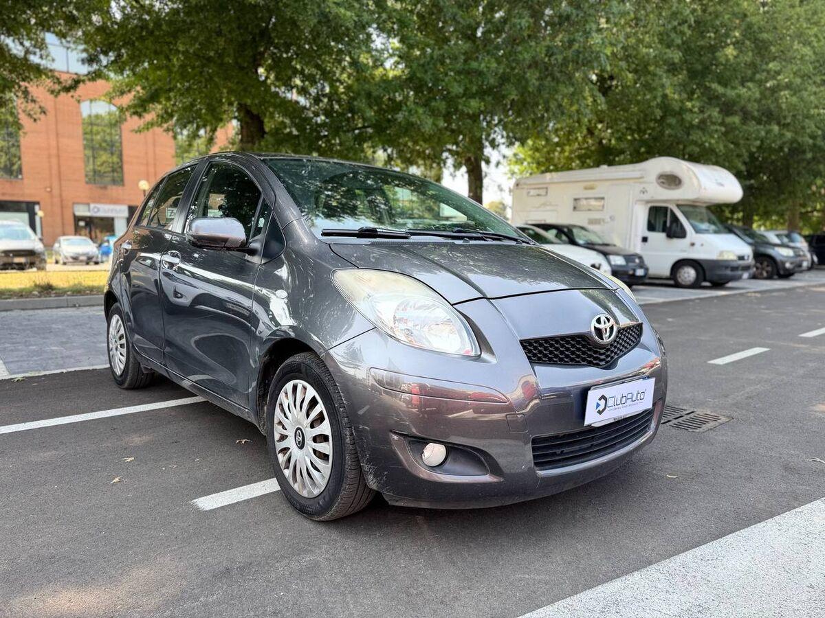 Toyota Yaris 1.3 dual Sol 5p m-mt