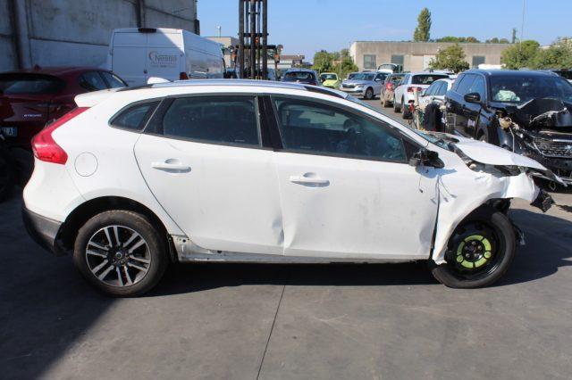 VOLVO V40 Cross Country 2.0 D2 120CV BUSINESS CAMBIO MANUALE