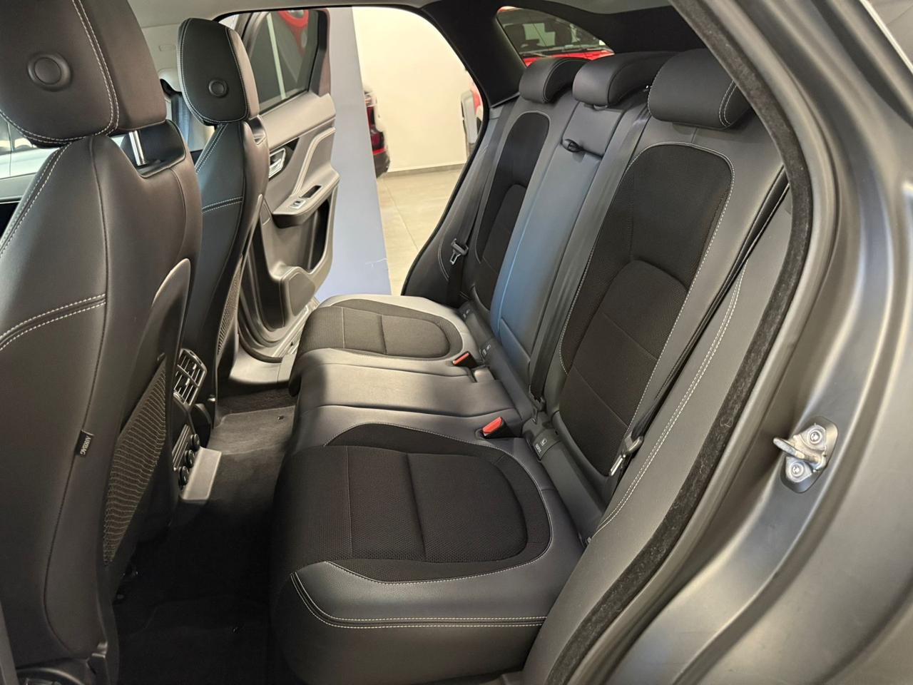 Jaguar F-Pace 2.0 D 180 CV R-Sport