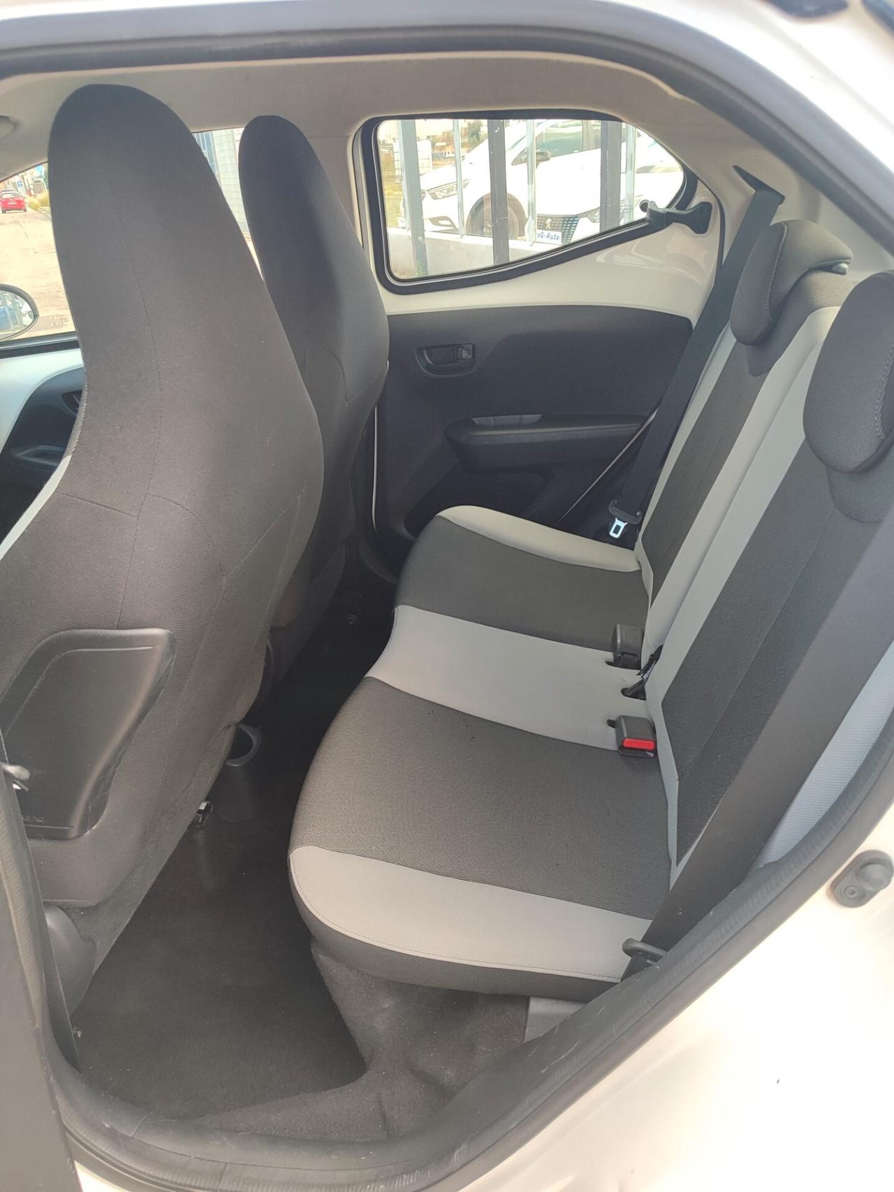 Toyota Aygo 1.0 VVT-i 69 CV 5 porte x-cool