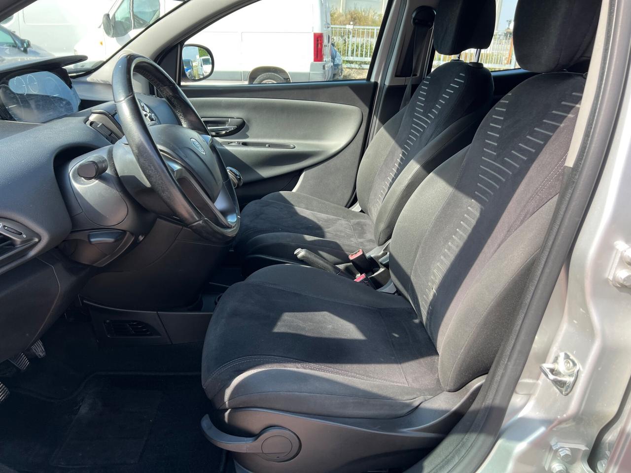 Lancia Ypsilon 1.3 MJT 16V 95 CV 5 porte S&S Silver