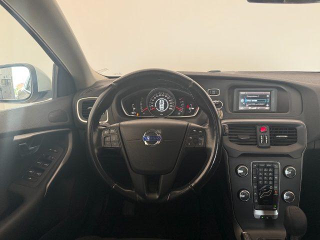 VOLVO V40 T2 Summum
