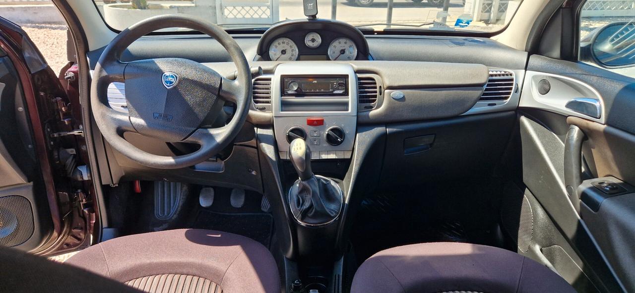 Lancia Ypsilon 1.3 MJT 90 CV Oro