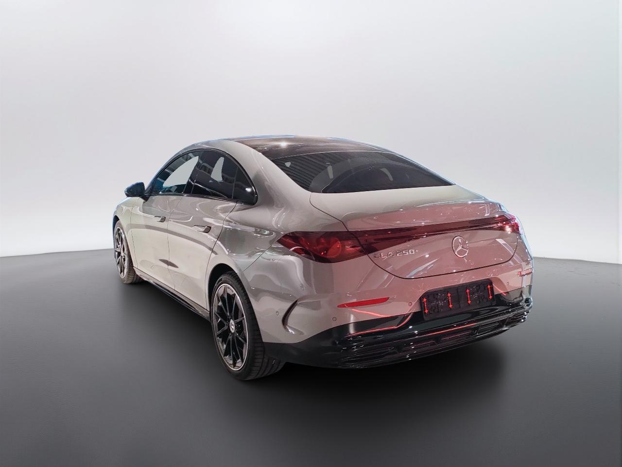 Mercedes-Benz CLA 250+ con tecnologia EQ