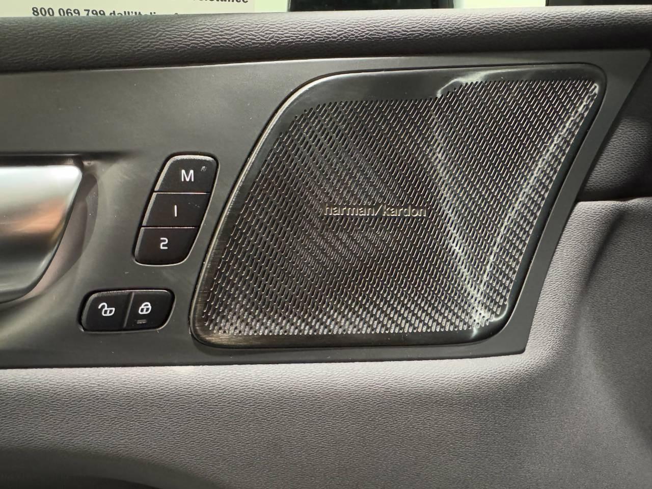 VOLVO XC60 B4 PLUS DARK AUTO