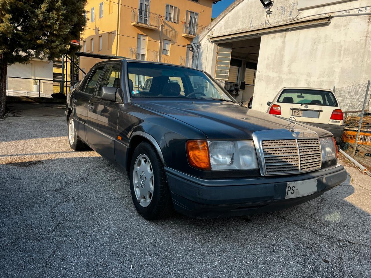 Mercedes-benz 230E