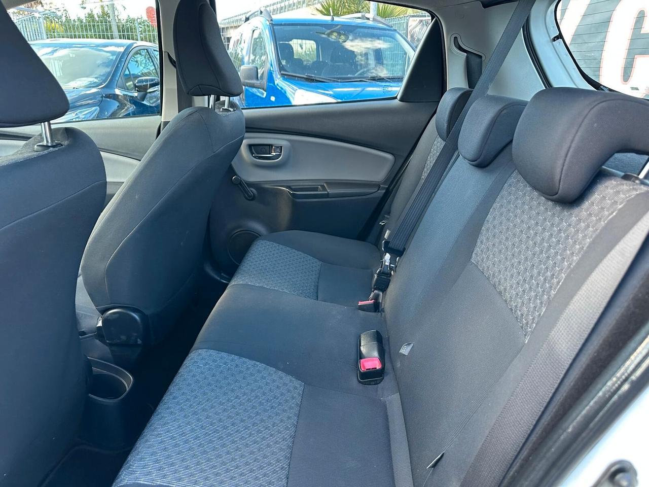 Toyota Yaris 1.3 5 porte Lounge-03/2015