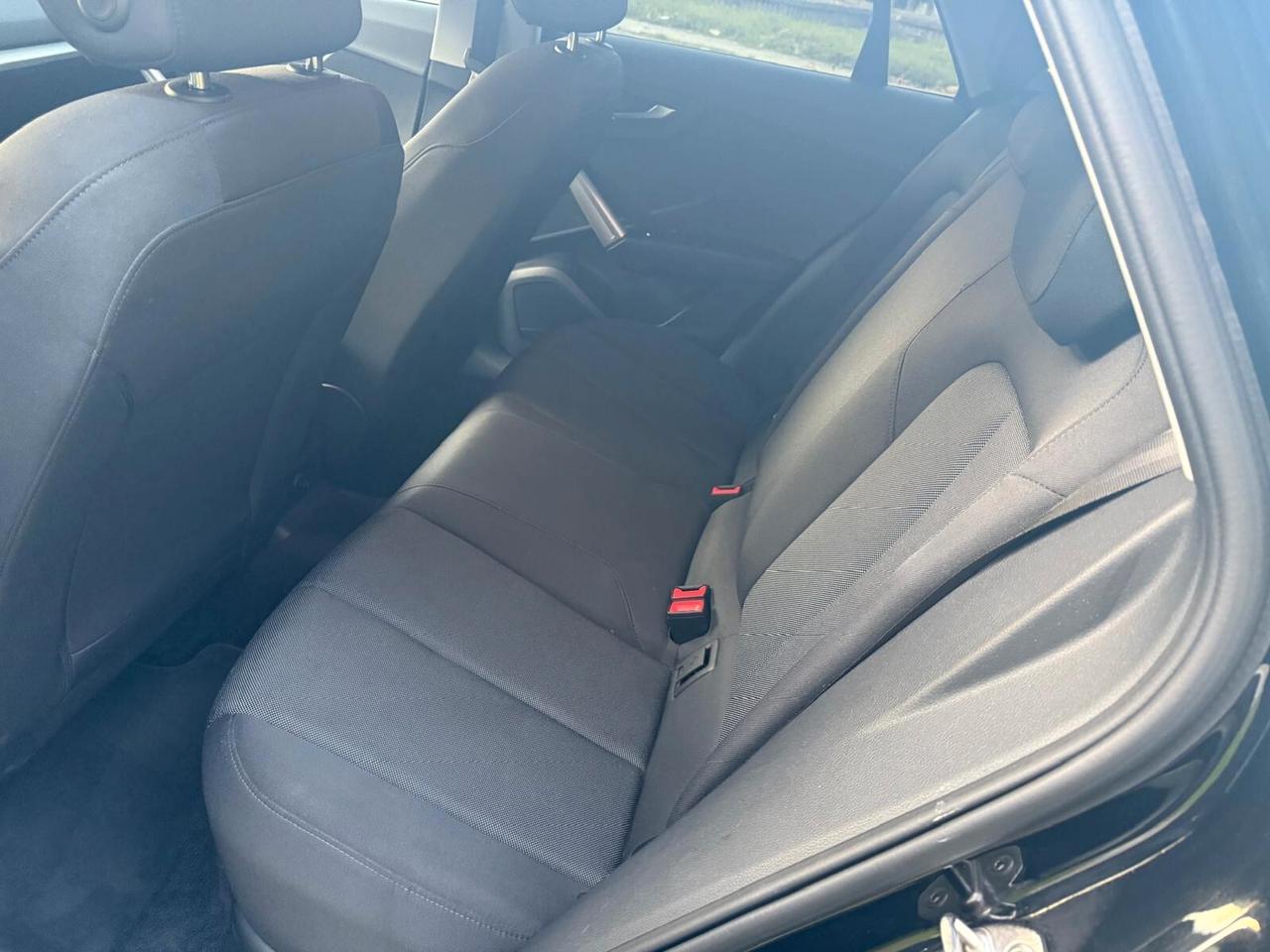 Audi Q2 30 TDI S tronic cockpit navigatore