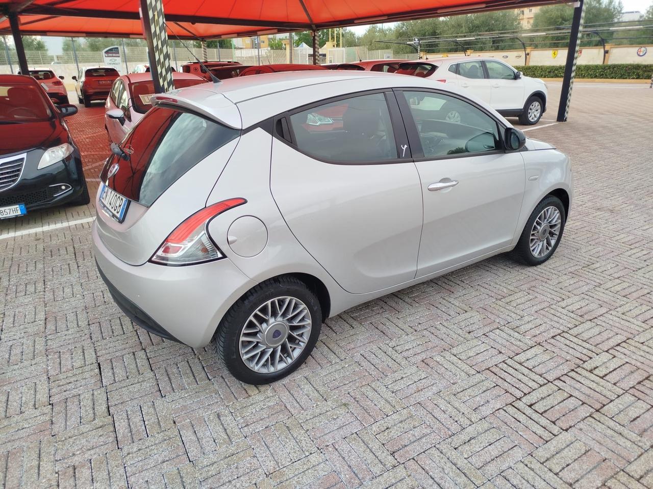 Lancia Ypsilon 1.2 69 CV 5 porte GPL Ecochic Platinum