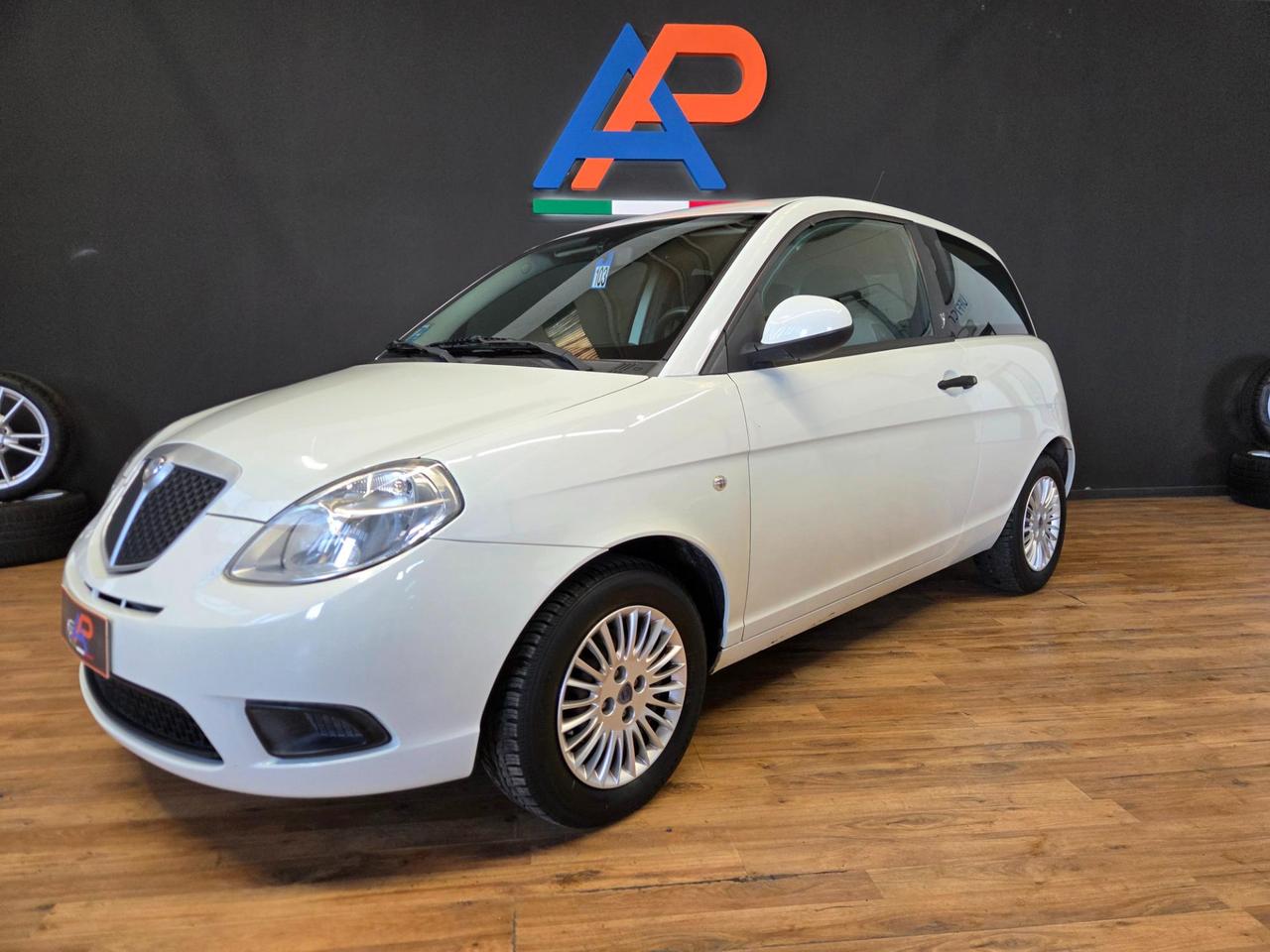 Lancia Ypsilon 3 Porte Ypsilon 1.2 8v New Oro (oro)