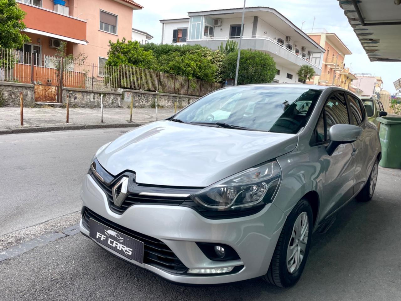 Renault Clio TCe 12V 90 benzina CV 5 porte Moschino Intens