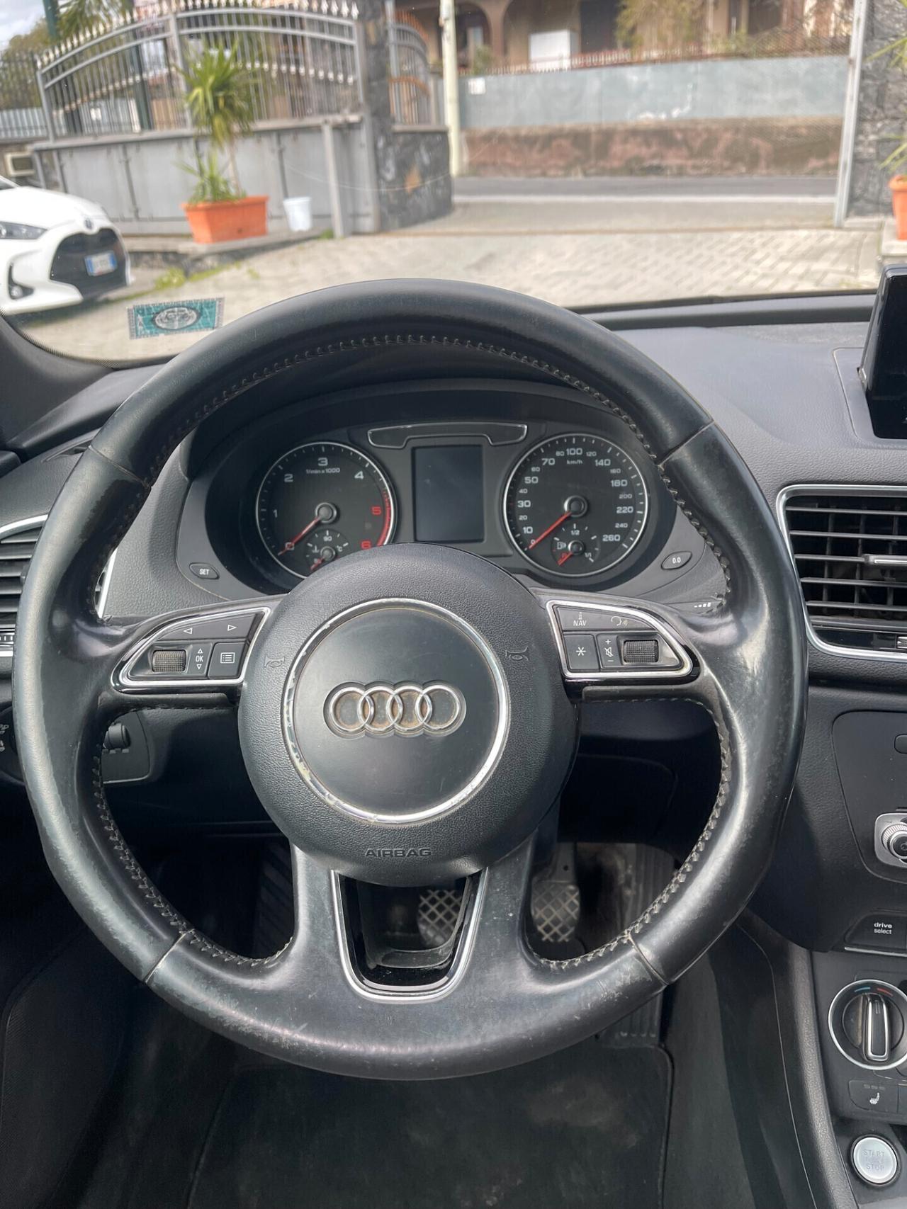 Audi Q3 2.0 TDI 120 CV Full Optional