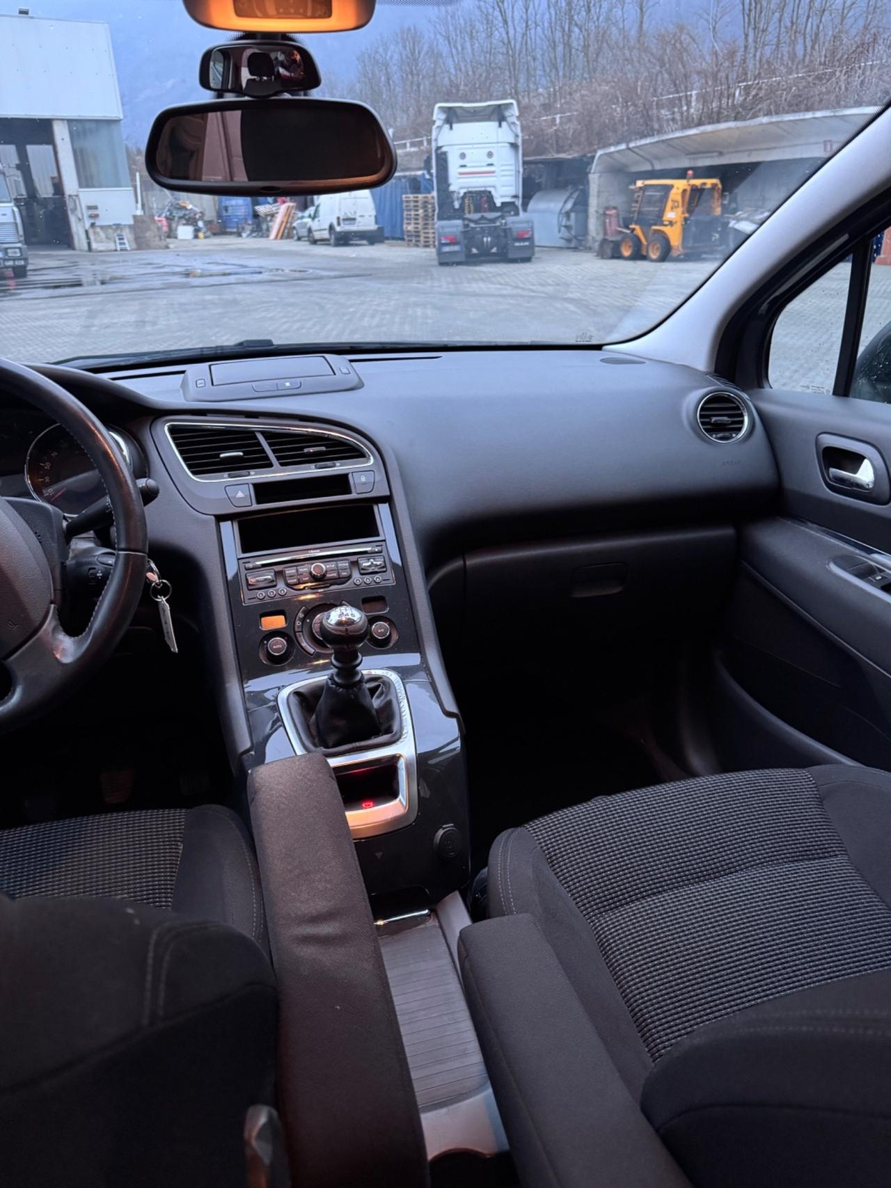 Peugeot 5008 1.6 HDi 112CV Business