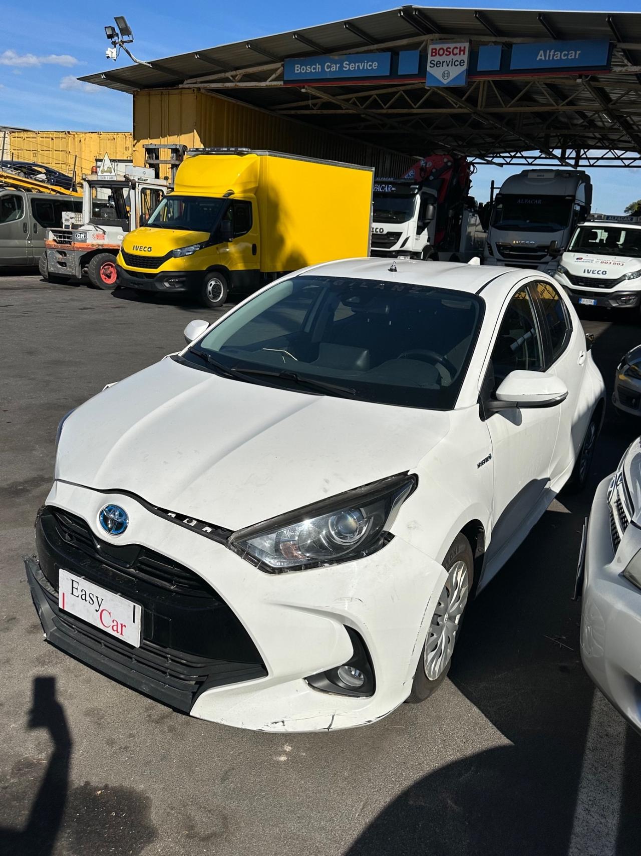 Toyota Yaris 1.5 Hybrid SINISTRATA