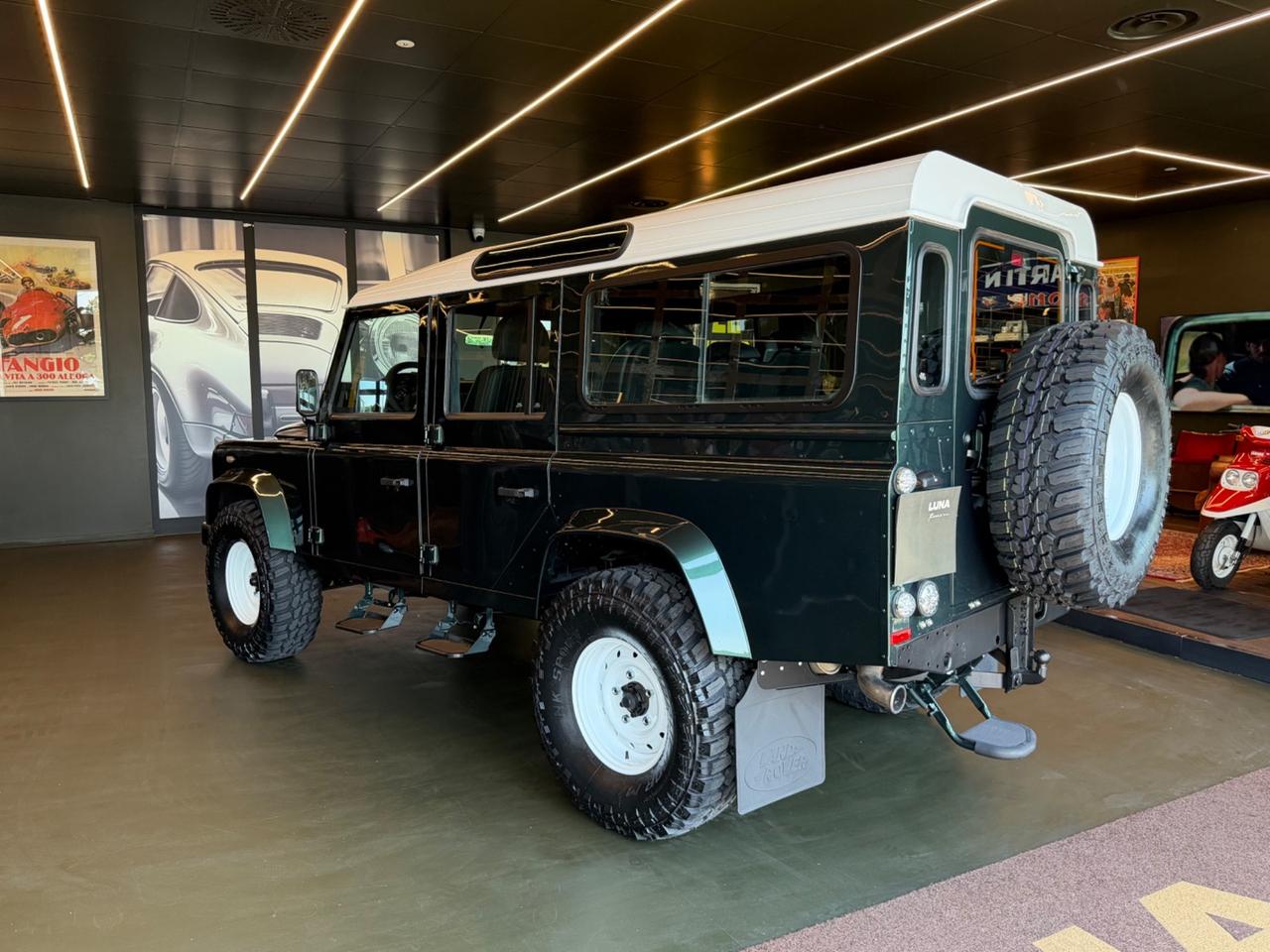 Land Rover Defender 110 2.4 TD4 Station Wagon SE - 7 POSTI -Ricond. "The world's style"