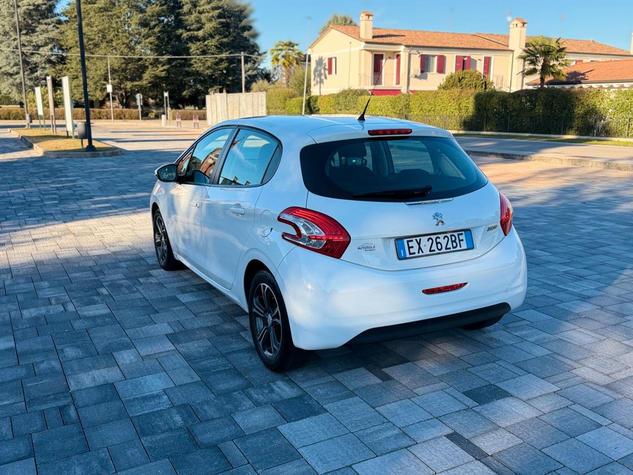 Peugeot 208 1.4 HDi 68 CV 5 porte Allure (NEOPATENTATI)