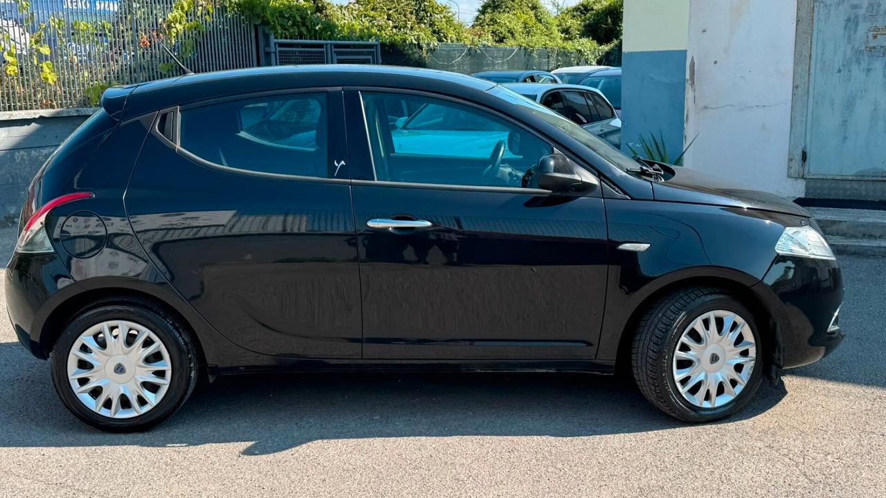 Lancia Ypsilon 1.2 69 CV 5 porte S&S Platinum