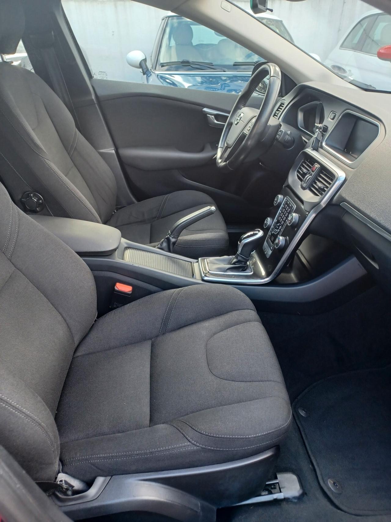 Volvo V40 D3 Geartronic Momentum ANNO 2017