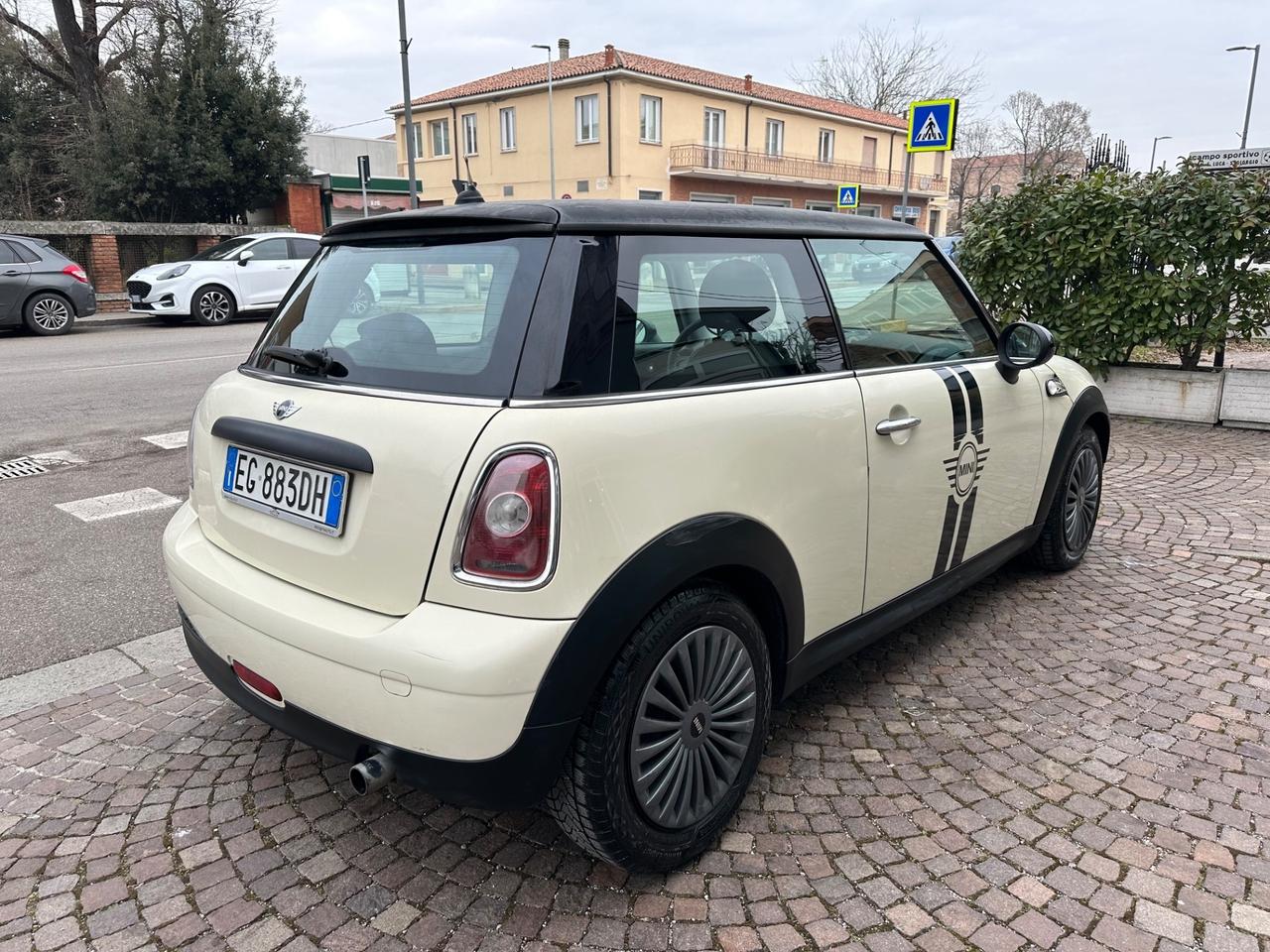 Mini 1.6 16V Cooper One (55kW)