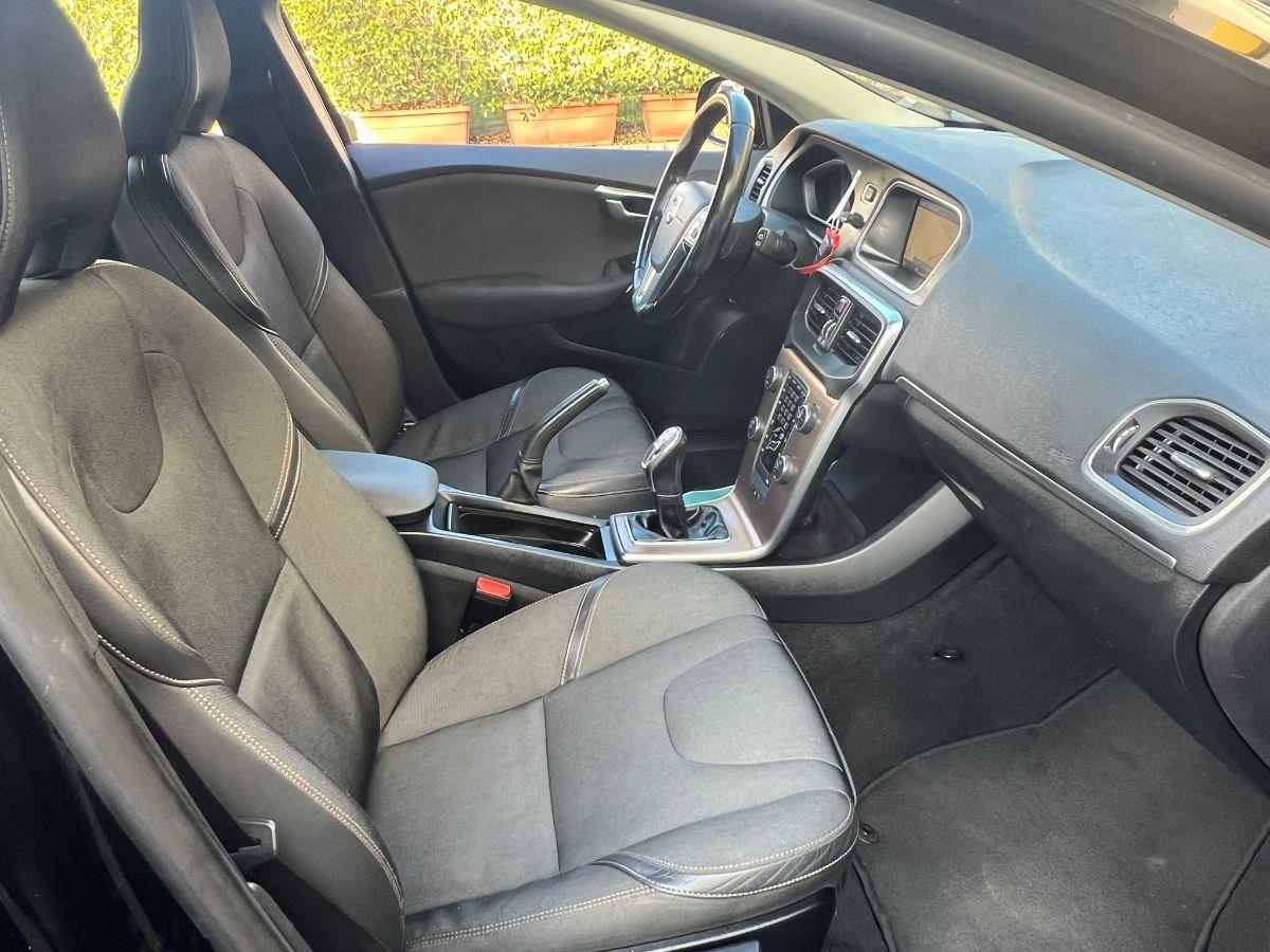 VOLVO - V40 Cross Country 1.6 d2 Momentum