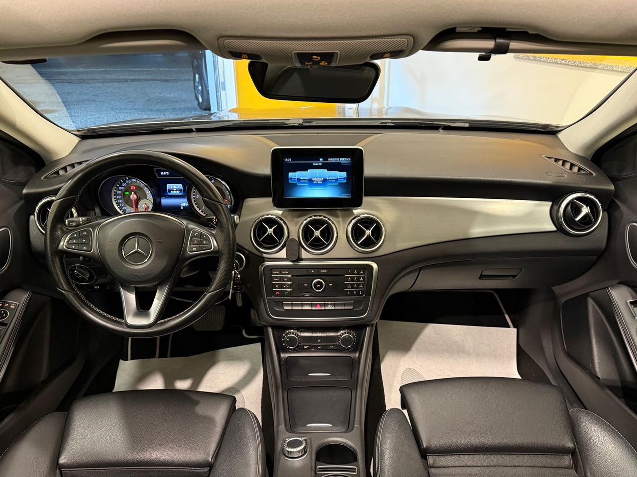 Mercedes-Benz GLA 200 Premium GLA 200 D #8055