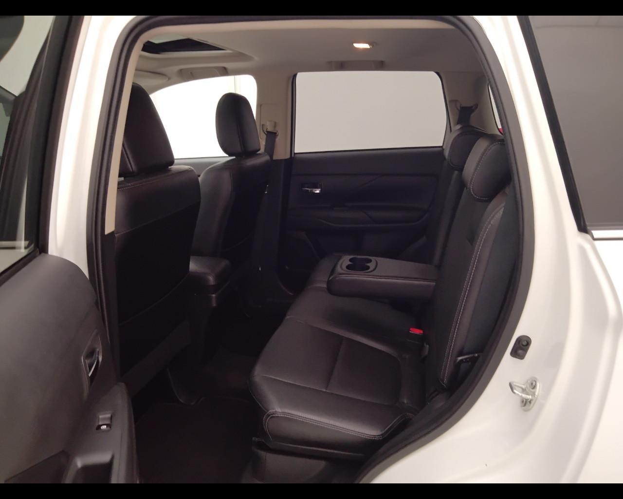 MITSUBISHI Outlander III 2016 - Outlander 2.2 Instyle Plus Sda Diam.Pac