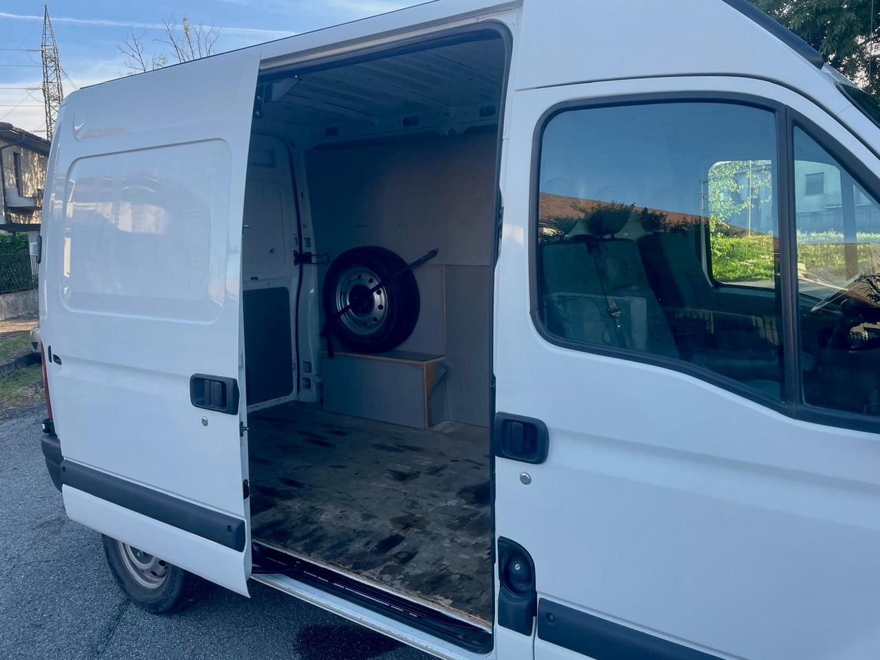 Renault Master T35 2.5 dCi/125