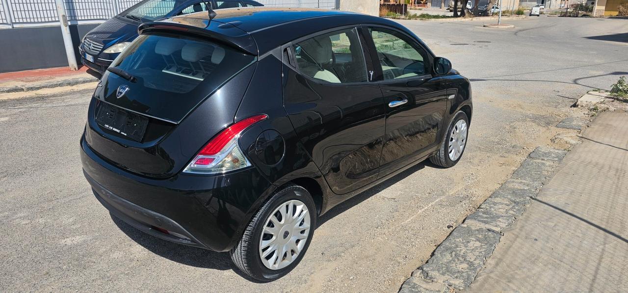 Lancia Ypsilon 1.2 69 CV 5 porte S&S Gold