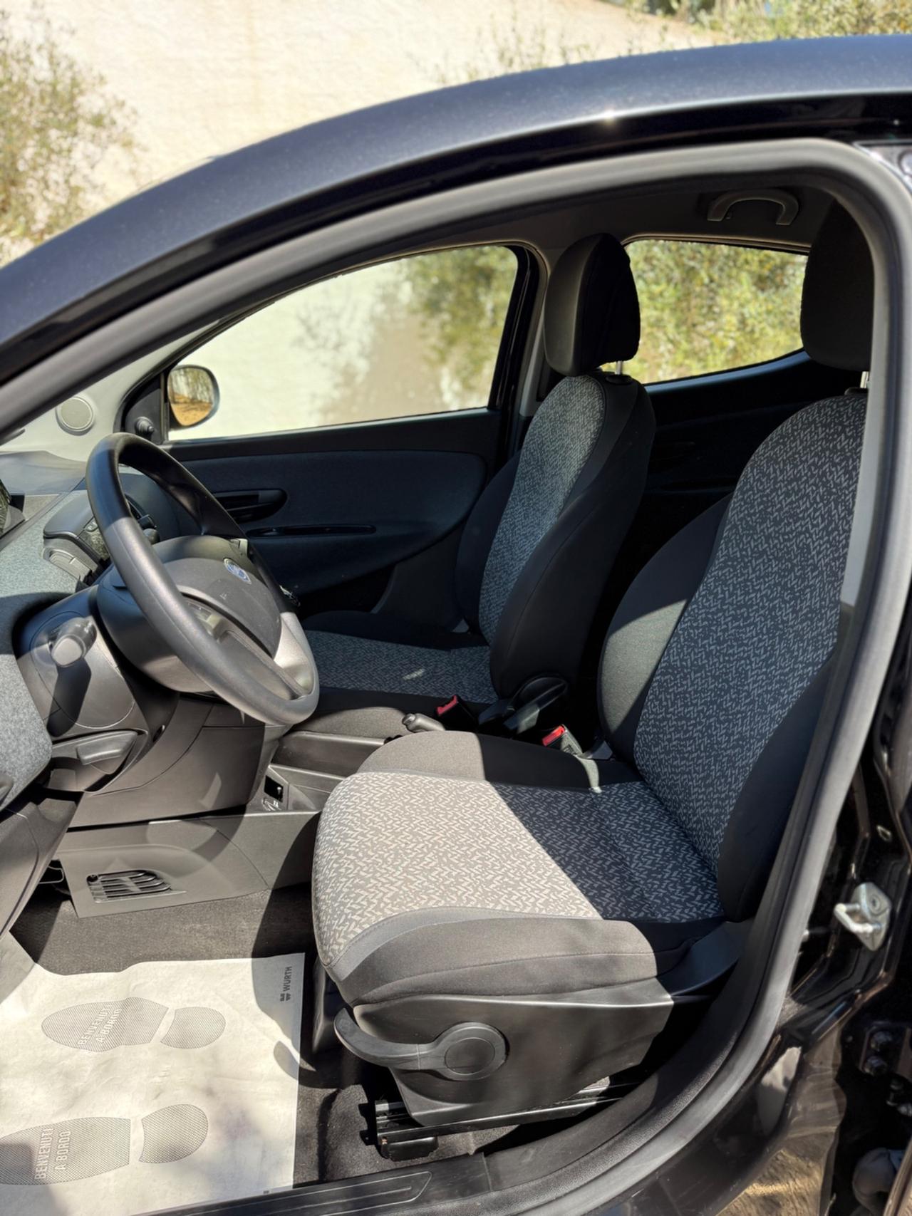 Lancia Ypsilon 1.0 FireFly 5 porte S&S Hybrid Silver Plus