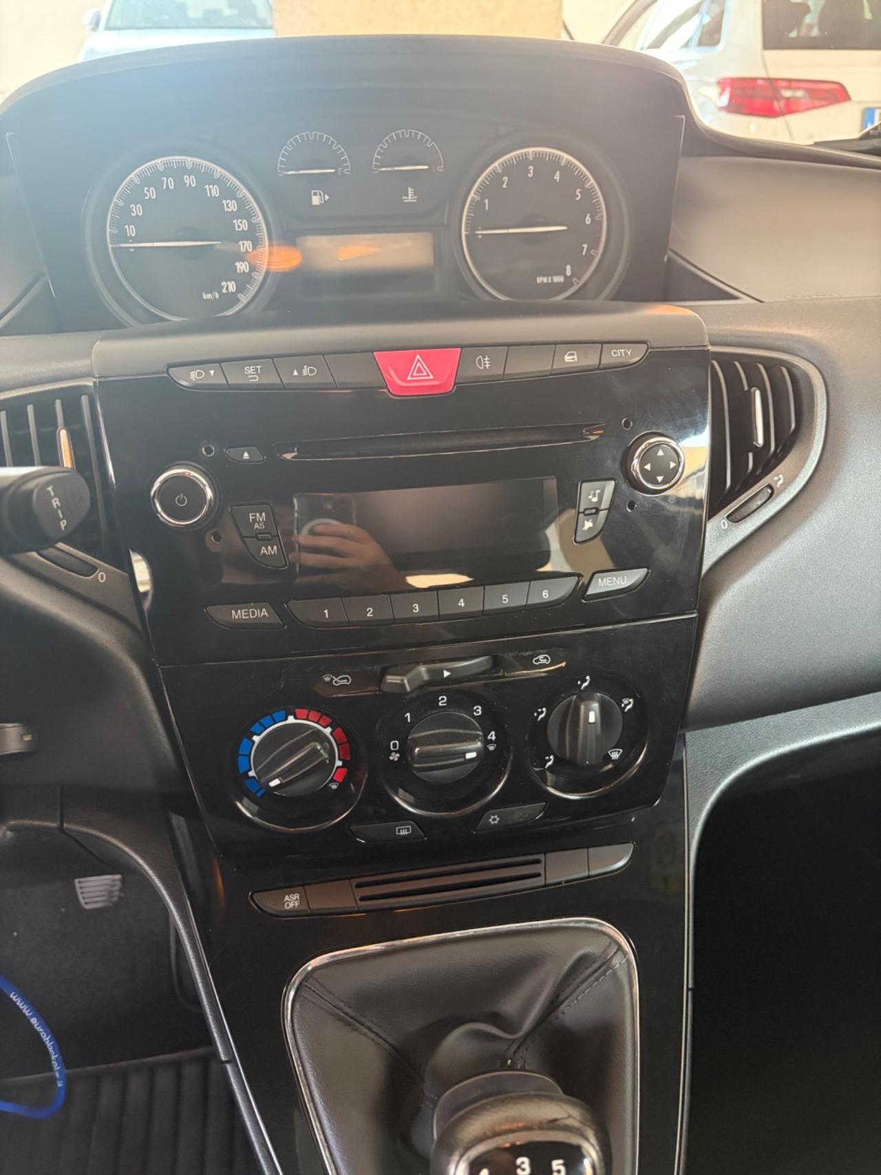 Lancia Ypsilon 1.2 69 CV 5 porte Platinum