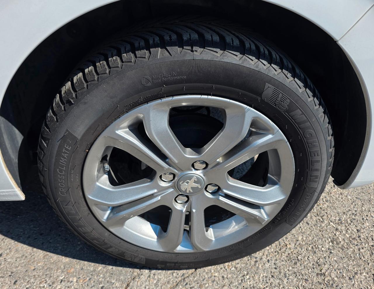 Peugeot 208 1.4 HDi 68 CV 5 porte Allure