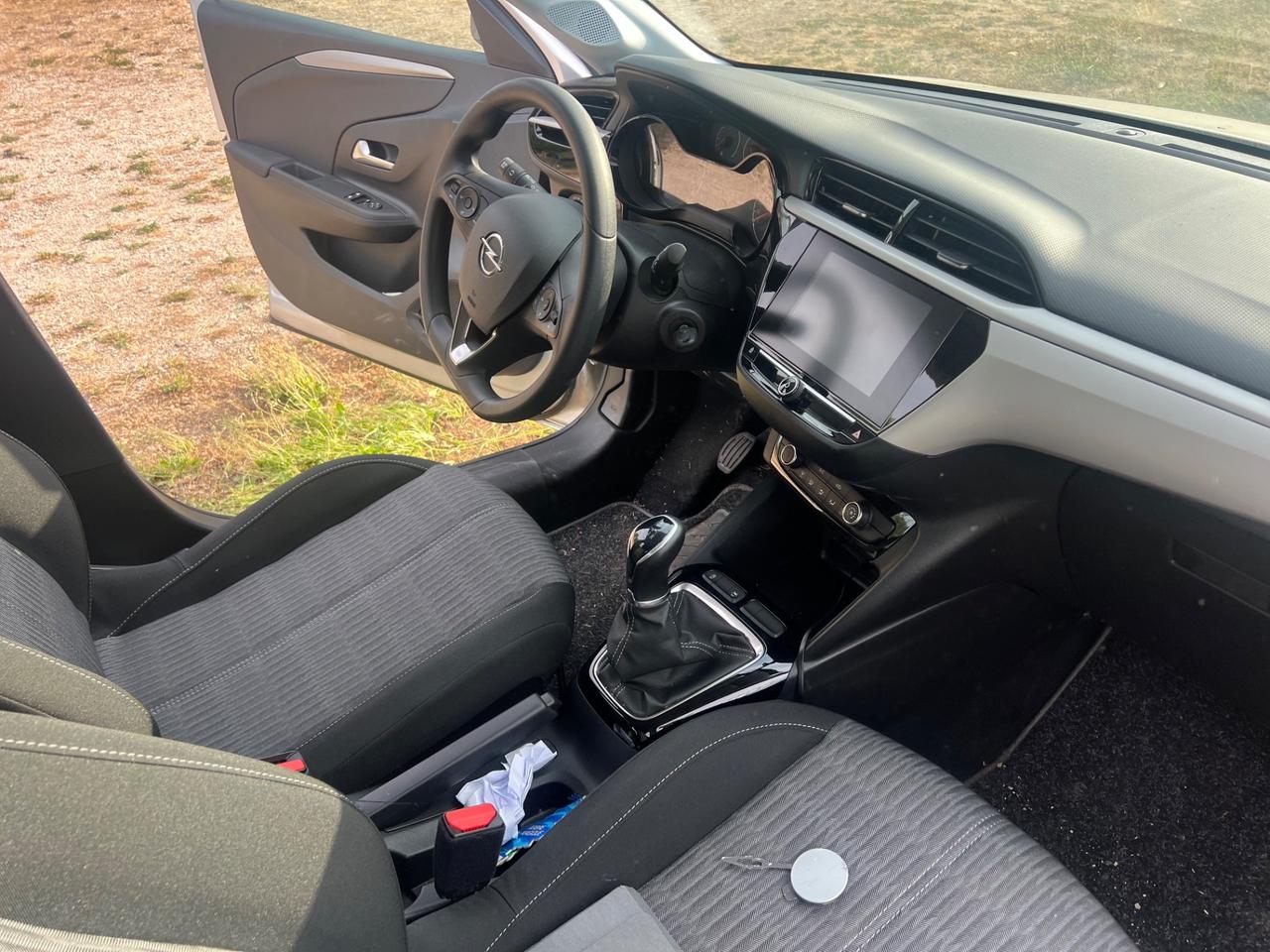 Opel Corsa 1.2 Edition. 1600 km!!!!!