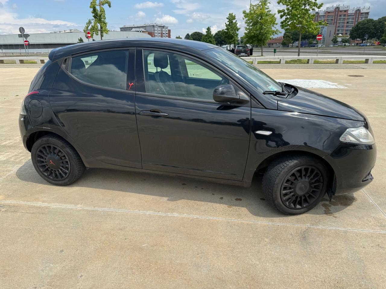 Lancia Ypsilon 1.2 69 CV 5 porte GPL Ecochic Silver