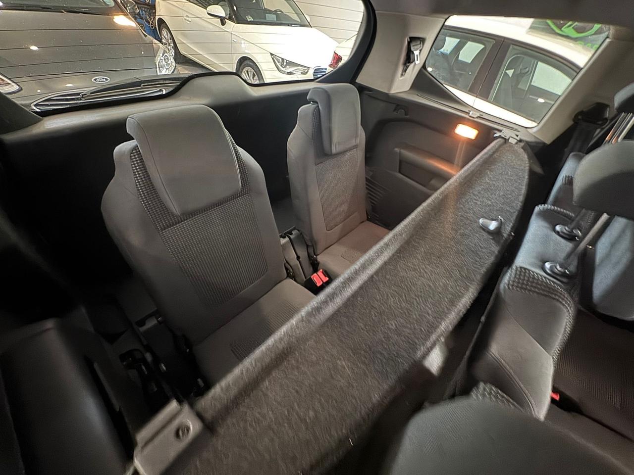 Peugeot 5008 1.6 DIESEL 7 POSTI ANNO 2016
