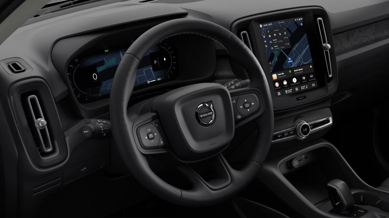 VOLVO XC40 ESSENTIAL B3 AUTO PREZZO PROMO FINO A FINE MESE
