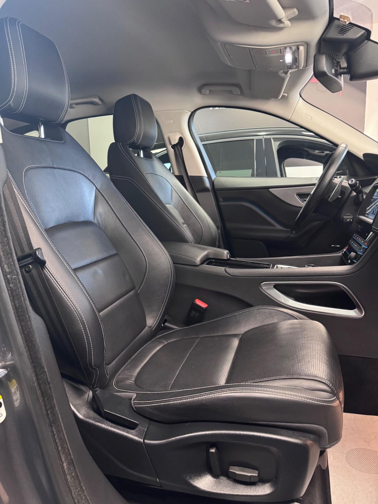 Jaguar F-Pace 2.0 D 180 CV R-Sport Finanziabile