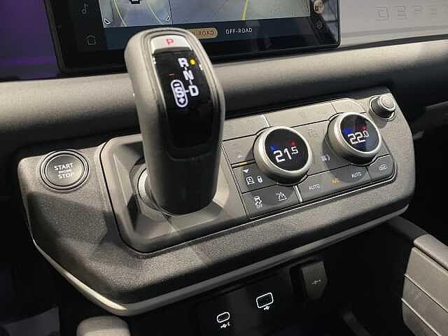 Land Rover Defender SE - IVA ESPOSTA