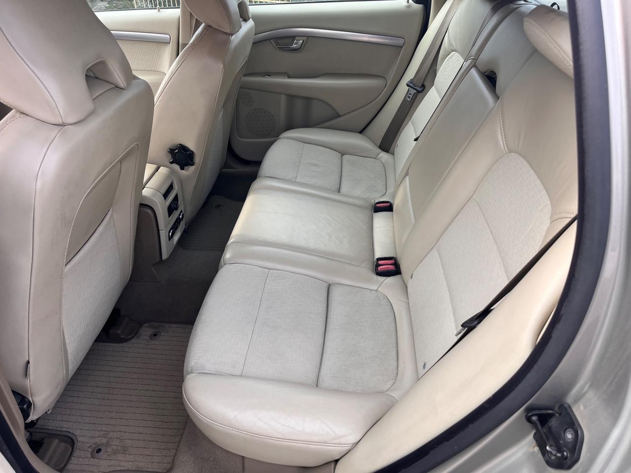 Volvo V70/XC70 V70 2.4 D5 20V (185CV) cat Class