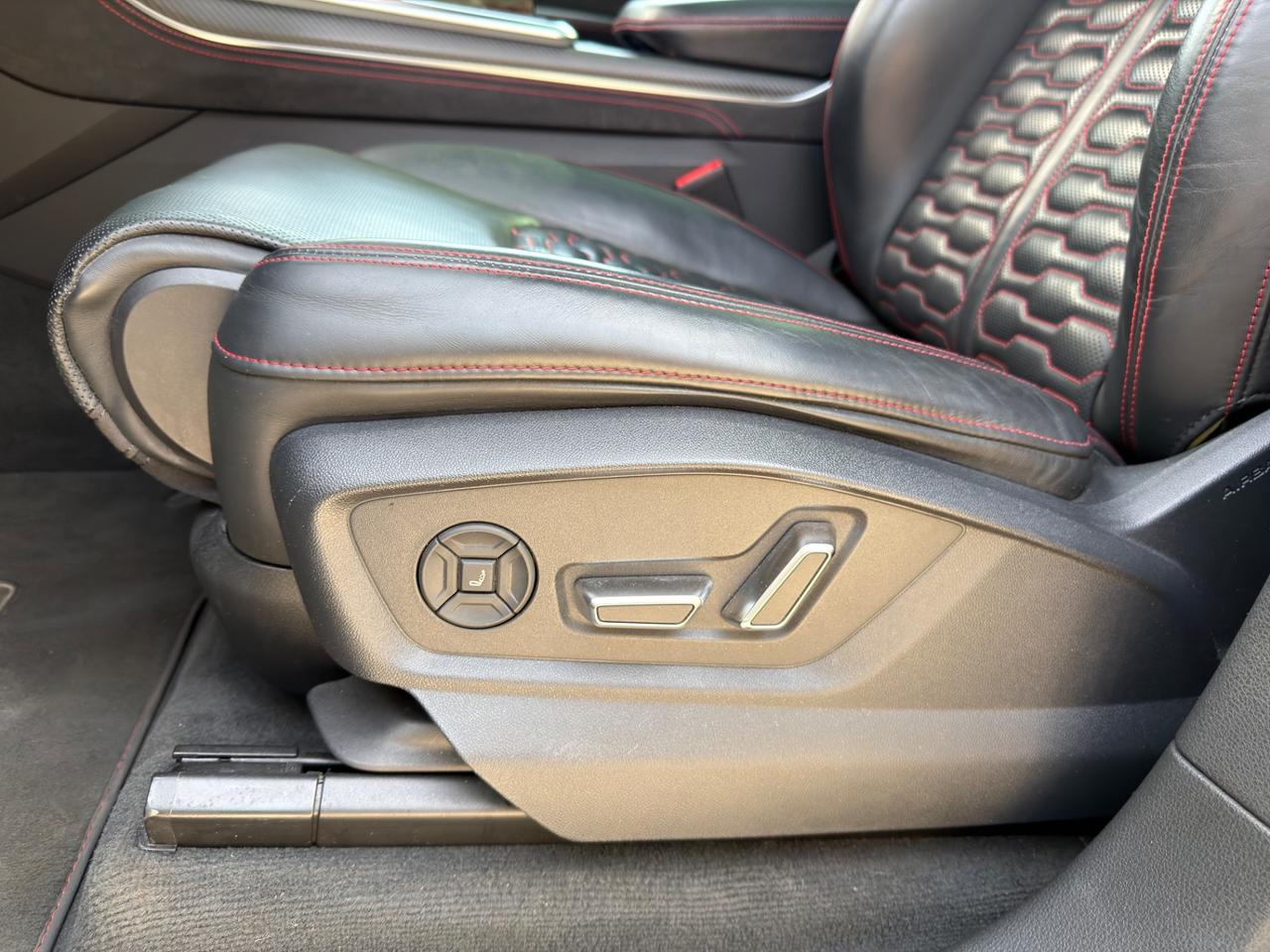 Audi Q8 RS TFSI V8 quattro tiptronic