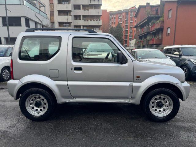 SUZUKI Jimny 1.3i 16V cat 4WD JLX