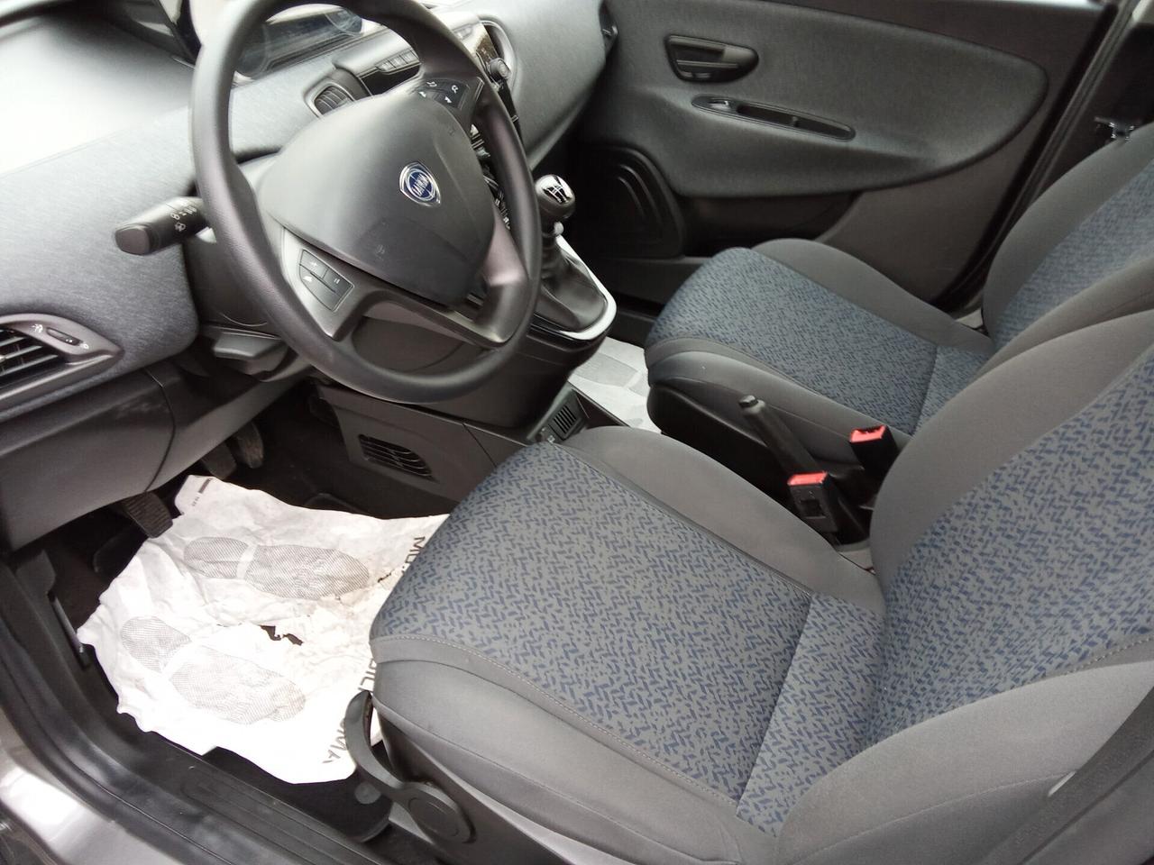 Lancia Ypsilon 1.0 FireFly 5 porte S&S Hybryd Gold