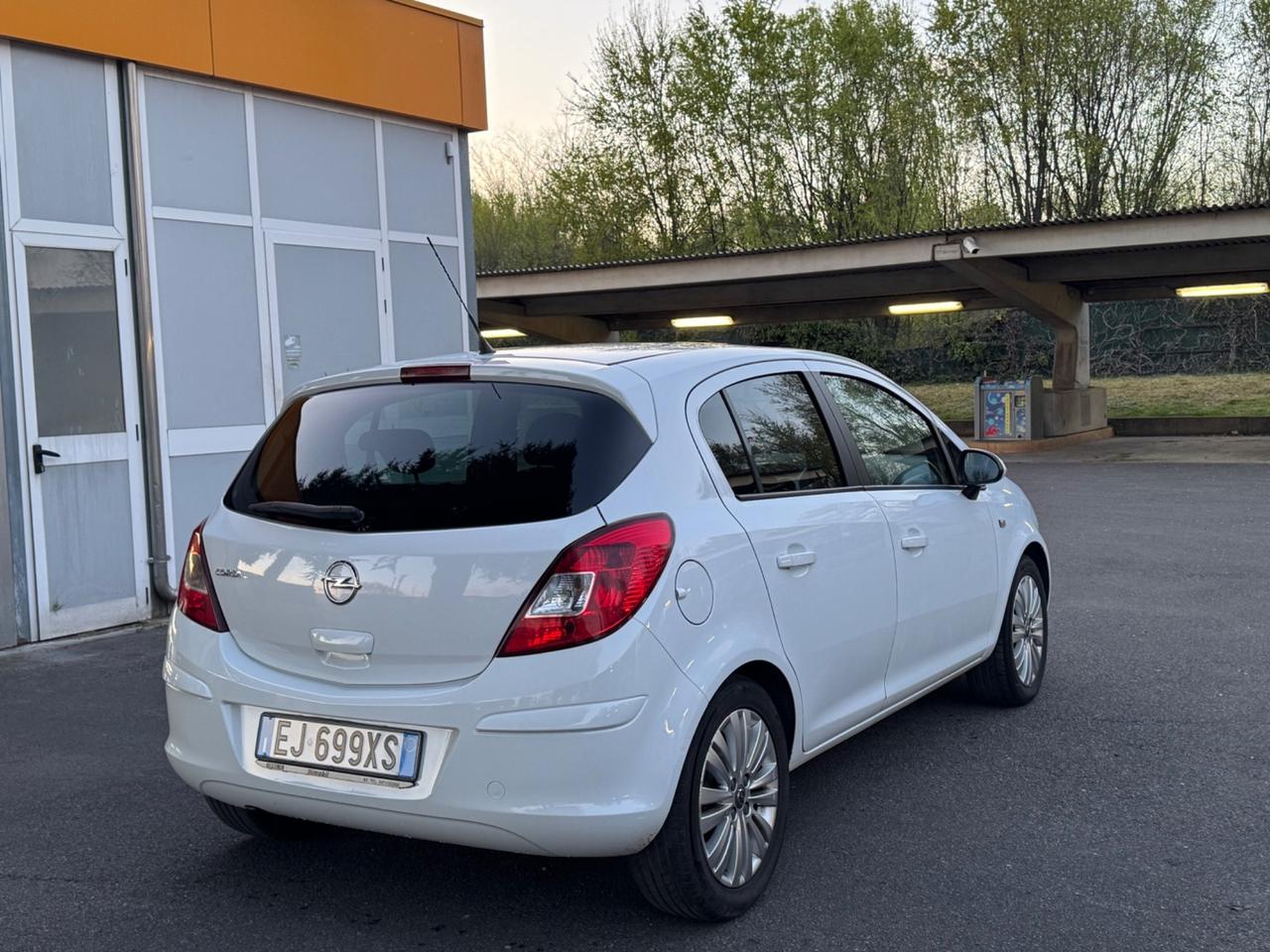 Opel Corsa 1.2 5 porte Cosmo