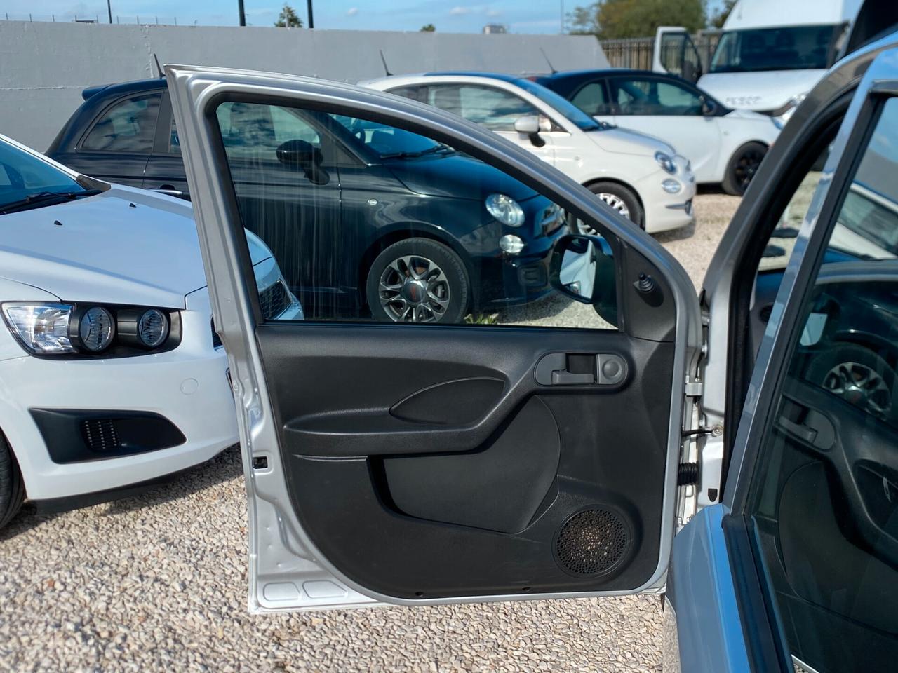 Fiat Panda 1.2 Lounge NEOPATENTATI E UNICO PROPRIETARIO